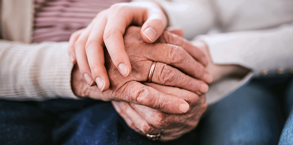 "Tawelwch meddwl" i ofalwr 80 oed o Sir Benfro sy'n gofalu am ei mab sydd ag anaf i'r ymennydd