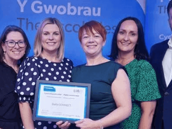 Canmoliaeth uchel i Lesiant Delta yng Ngwobrau Gofal Cymdeithasol cymru ar gyfer gwaith partneriaeth rhagorol
