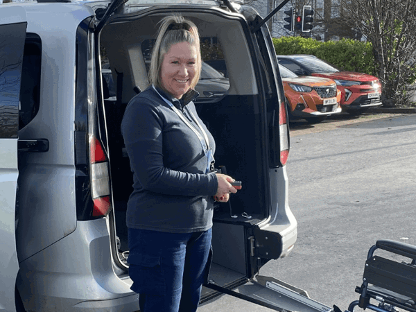 Llun Cerbyd Hygyrch i Gadeiriau Olwyn 