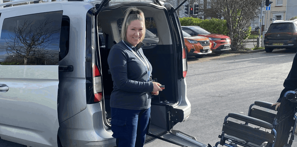 Llun Cerbyd Hygyrch i Gadeiriau Olwyn 