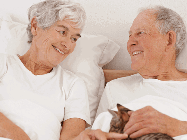 Gwasanaeth CONNECT Sir Benfro wedi helpu person â chanser terfynol i gadw mewn cysylltiad ag anwylyn yn ystod Covid