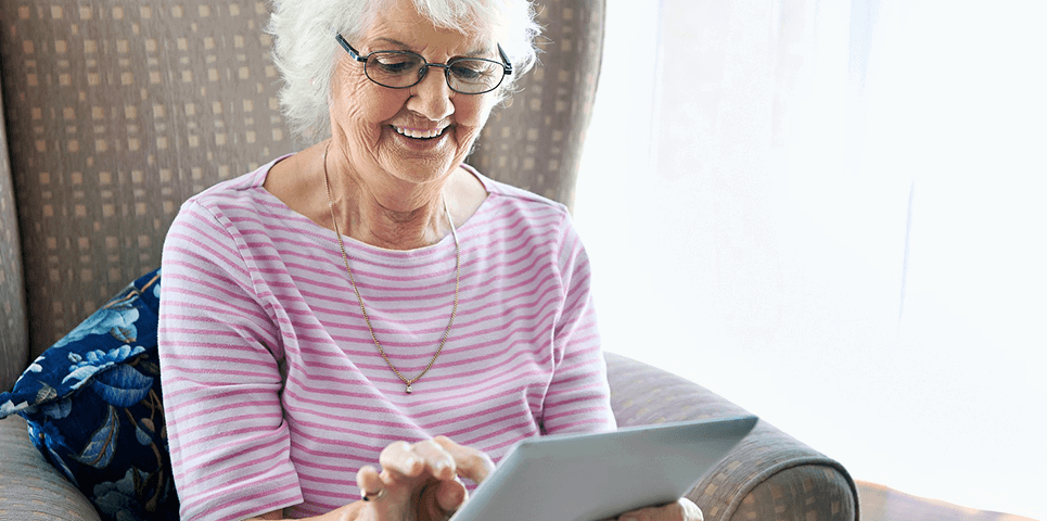 Sut y gwnaeth gwasanaeth CONNECT Sir Caerfyrddin helpu Beryl a'i theulu i aros gyda'i gilydd yn ystod COVID-19